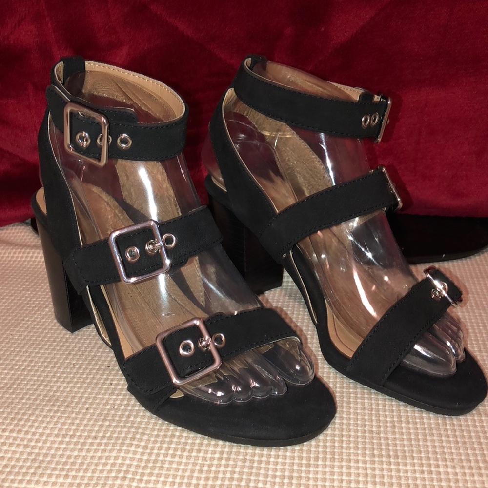 Vionic Black / Silver hardware-Size 6
